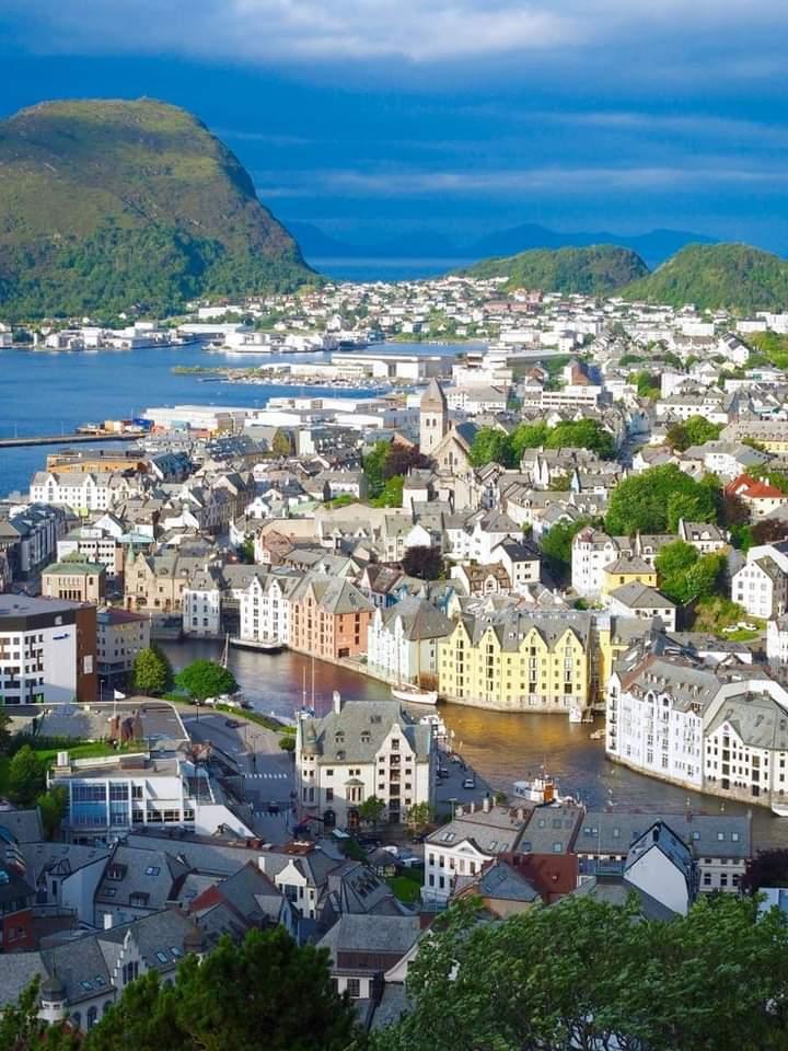 Private Ålesund City Walk